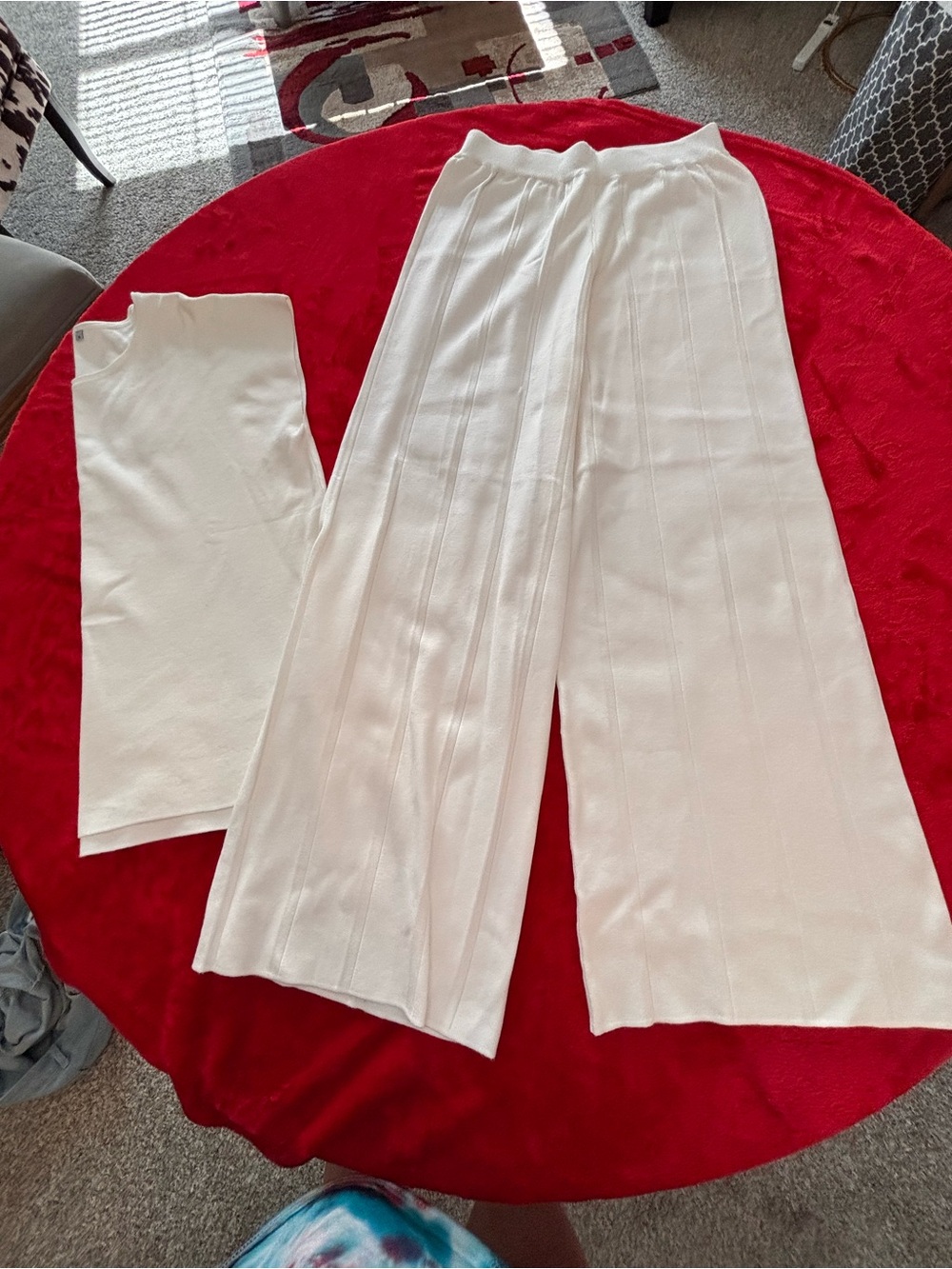 White Two-Piece Wide Leg Set. Size S - Picture 8 of 16
